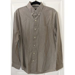 Van Heusen Men’s Medium Grey Long Sleeve Classic Fit Button Down Dress Shirt.